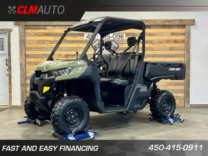2016 BRP CAN-AM DEFENDER HD-8 EFI + 4X4 + D.P.S + 3 PASSAGERS + 2758 KM SEULEMENT 