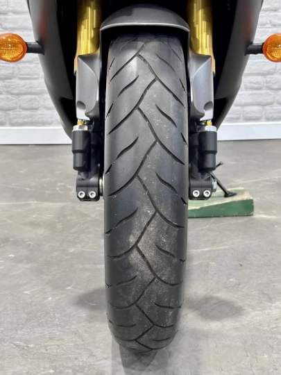 2014 YAMAHA YZF 600 EFI = R6 + SEULEMENT 1944 KM + RARE & A1 