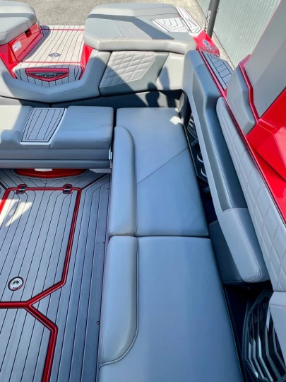 2022 SUPER AIR NAUTIQUE G23 + TOUTES OPTIONS $$$ + REMORQUE DLX + SEULEMENT 105 HR 