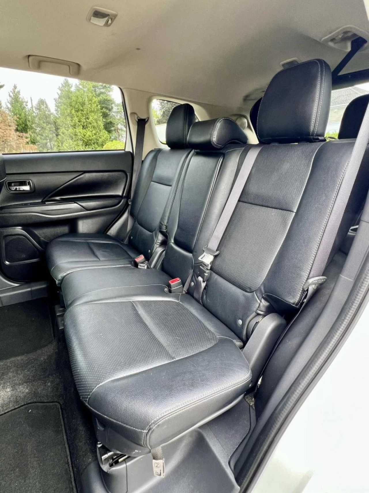 2017 MITSUBISHI OUTLANDER E.S AWD/4X4 + 7 PASSAGERS + CUIR + TOUTE ÉQUIPÉE + A1  Image principale
