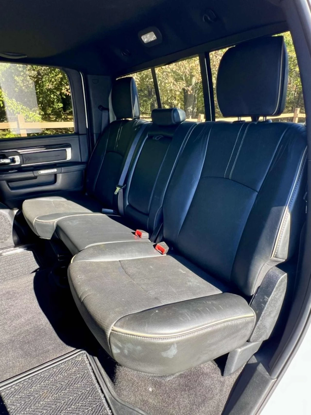 2017 RAM 3500 VERSION LIMITED + CUMMINS 6.7L TURBO DIESEL + CREW CAB + DRW 6 ROUES + TOUTE ÉQUIPÉE + RARE & A1  Main Image