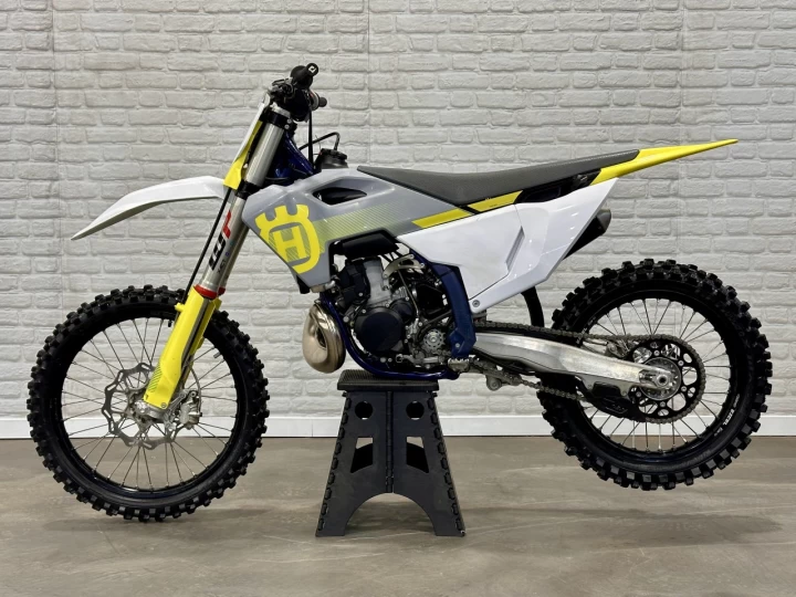 2024 HUSQVARNA TC 250 EFI + 2 TEMPS + MX - MOTOCROSS + SEULEMENT 9. 6 HR + RARE & A1 