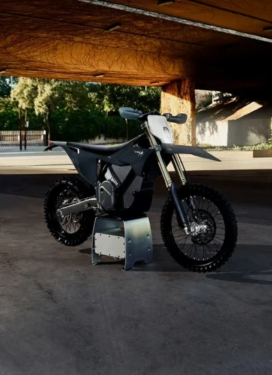 2025 STARK FUTURE VARG EX 60 H.P @ 80 H.P + LÉGALE SUR LA ROUTE + 0KM NEUVE + 2 ANS DE GARANTIE 