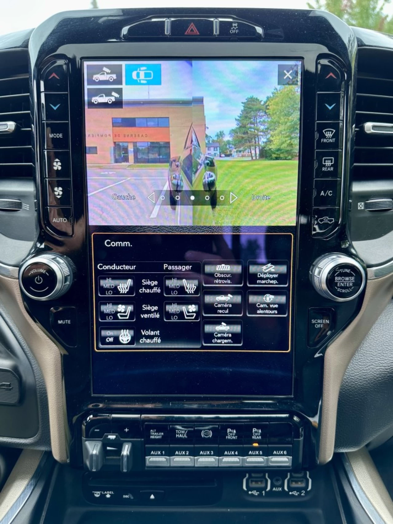 2019 RAM 3500 LARAMIE CUMMINS 6.7L H.O - HIGH OUTPUT + CREW CAB + 4WD + BOITE LONGUE + SUSPENSION A AIR + RARE & A1  Image principale