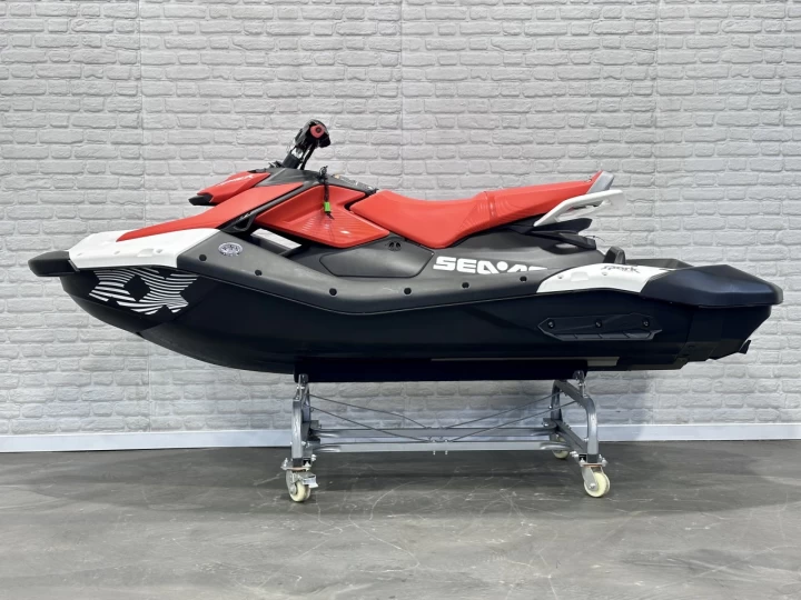 2024 BRP SEA-DOO SPARK TRIXX 3UP + IBR + VTS + SEULEMENT 31 HR + RARE & A1 
