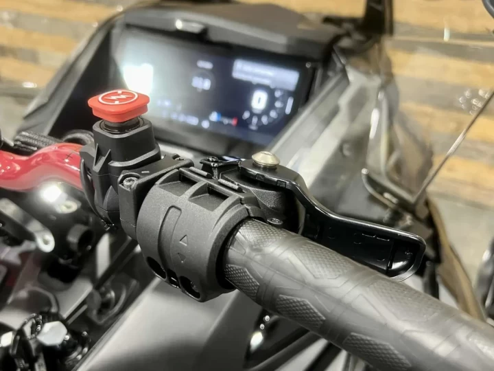 2025 BRP SKI-DOO RENEGADE ENDURO 900 ACE TURBO 130 H.P I.T.C 137'' + REV GEN5 + ECRAN COULEUR 10'' + GPS + AIR RIDE + SEULEMENT 2836 KM 