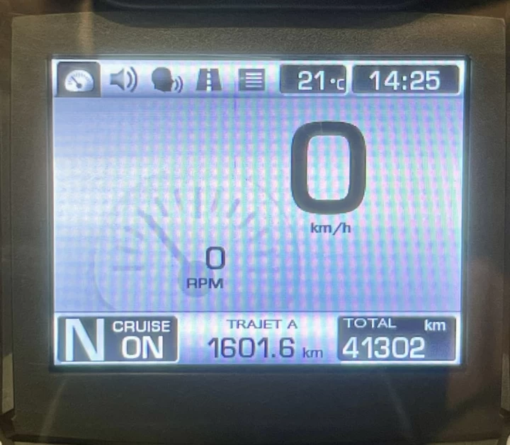 2015 BRP CAN-AM SPYDER RT LIMITED SE-6 (SEMI-AUTOMATIQUE) + ROTAX 1330 cc ACE + SEULEMENT 41302 KM + TOUTE ÉQUPÉE 