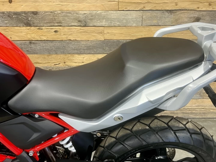 2024 BMW G310 GS EDITION RALLYE + ABS + SEULEMENT 888 KM + RARE & IMPECCABLE A1 