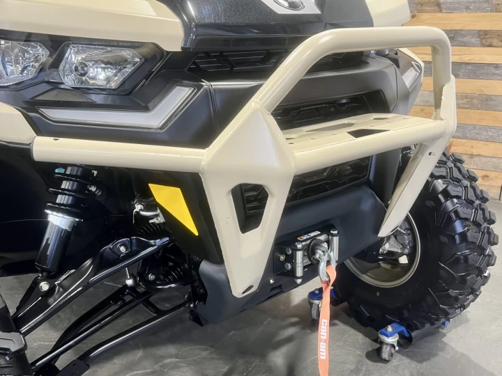 2025 BRP CAN-AM DEFENDER MAX CREW HD-10 LIMITED + 4WD + DPS + 650 KM SEULEMENT + 6 PASSAGERS + TOUTE ÉQUIPÉE+ RARE & A1 