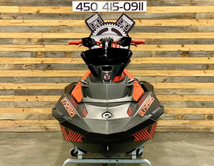 2021 BRP SEA-DOO SPARK TRIXX 3UP + IBR + VTS + AUDIO PREMIUM PORTABLE + SEULEMENT 66 HR + COFFRE AVANT 
