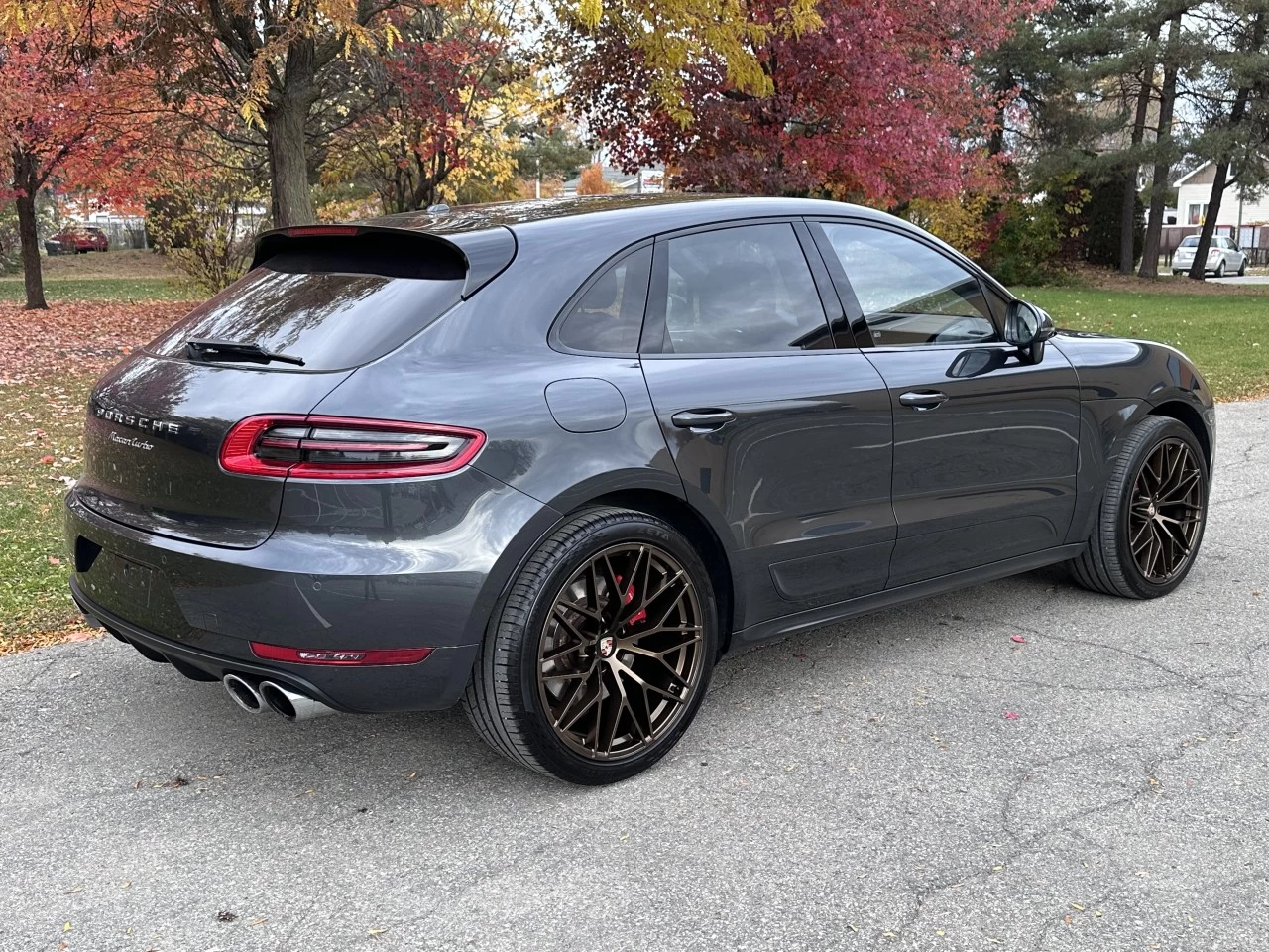 2017 PORSCHE MACAN TURBO + 440 HP AVEC ENS.PERFORMANCE PORSCHE + 4WD + MAGS 21'' + TOUTE ÉQUIPÉE  Image principale