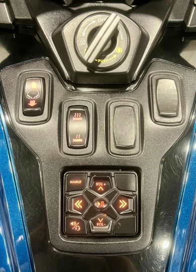 2022 BRP CAN-AM SPYDER RT SE-6 (SEMI-AUTOMATIQUE) AVEC 55901 KM + MODELE & COULEUR RARE + CONDITION A1 