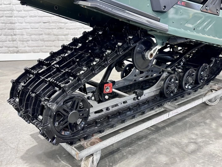 2024 BRP SKI-DOO GRAND TOURING L.E = LIMITED EDITION + ENSEMBLE LUXE + 900 ACE EFI 137'' AIR RIDE + ECRAN 10'' + SEULEMENT 478 KM + RARE & A1 