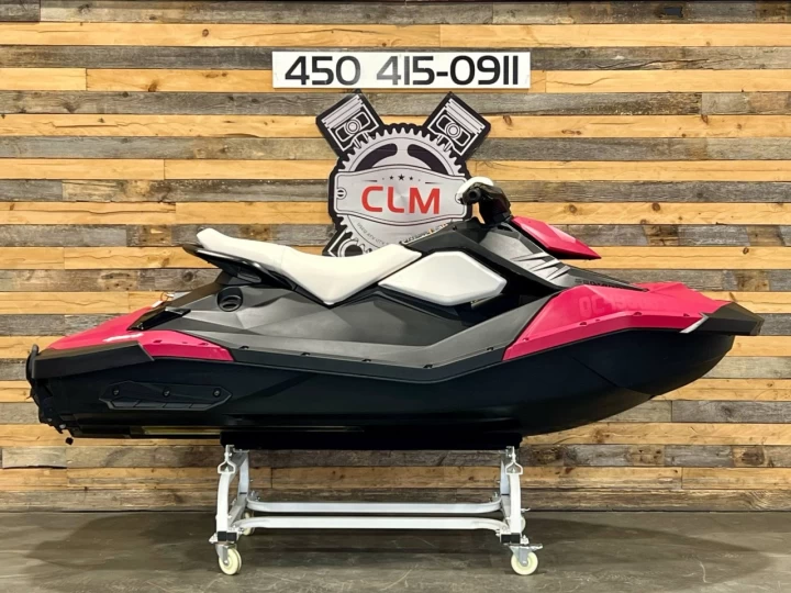 2015 BRP SEA-DOO SPARK 2UP 900 ACE EFI + SEULEMENT 65 HR + COULEUR RARE & CONDITION A1 