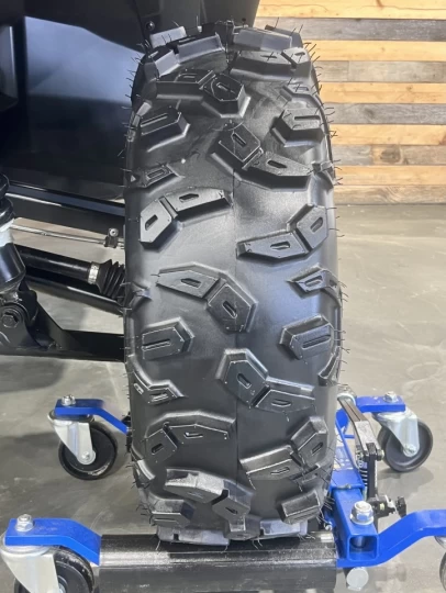 2025 BRP CAN-AM COMMANDER 700 EFI + 4X4 + DPS + MAGS & PNEUS NEUFS + SEULEMENT 2759 KM + RARE & CONDITION A1 