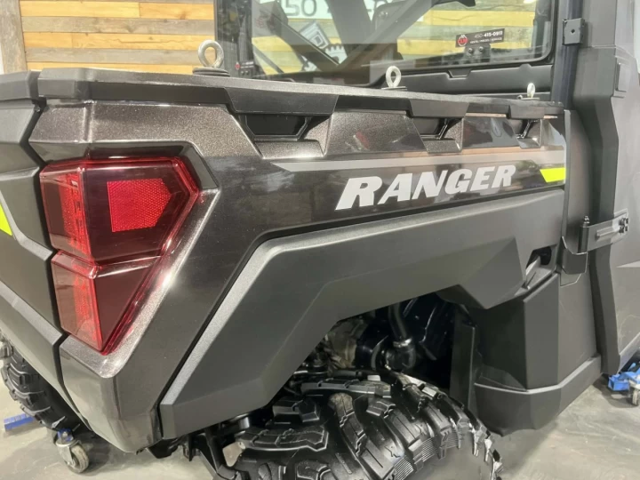2023 POLARIS RANGER XP 1000 NORTH STAR EDITION ULTIMATE + RIDE COMMAND + AIR CLIMATISÉ + CHAUFFAGE + CABINE FERMER + TOUTE ÉQUIPÉE 