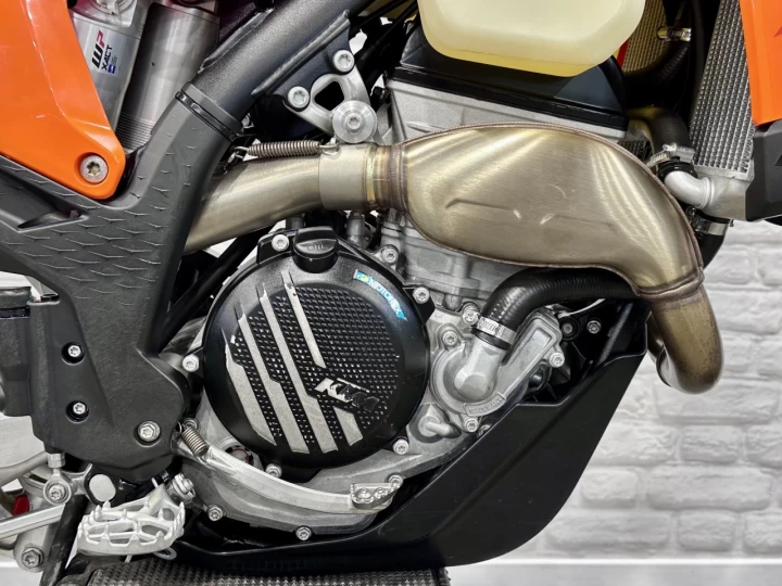 2025 KTM 250 XC-F EFI + 4 TEMPS + SEULEMENT 32 HR + IMPECCABLE & COMME NEUF A1 