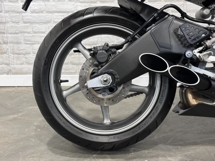 2014 YAMAHA YZF 600 EFI = R6 + SEULEMENT 1944 KM + RARE & A1 