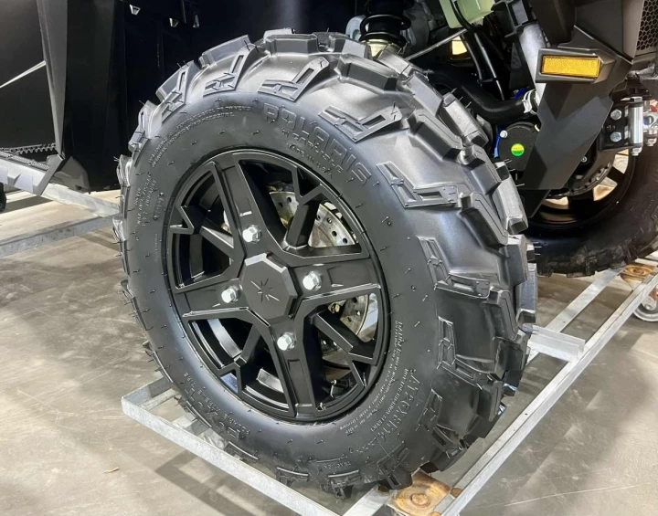 2024 POLARIS SPORTSMAN XP 1000 EFI EDITION HUNTER / CHASSEUR + CAMO + 4X4 + EPS + SEULEMENT 4 KM + TOUTE ÉQUIPÉE + RARE & A1 