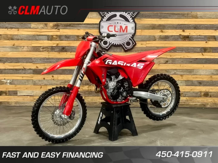 2024 GAS GAS MC 250F EFI + SEULEMENT 3 HR + DEMARREUR ELECTRIQUE + 4 TEMPS + RARE & CONDITION A1 